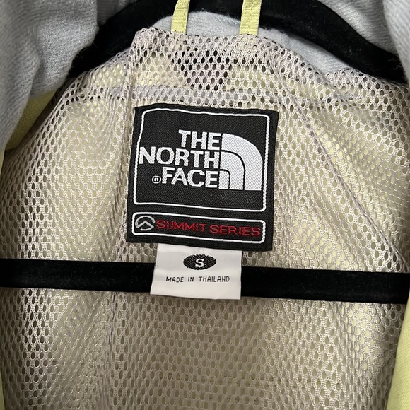 North Face Summit Series Women’s Full-Zip Ski or Snow Jacket - Picture 2 of 8